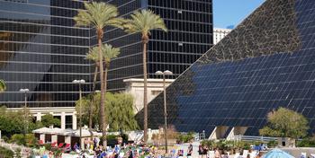 Luxor Hotel and Casino - Las Vegas - Pool