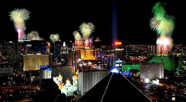 Luxor Hotel and Casino - Las Vegas - Location