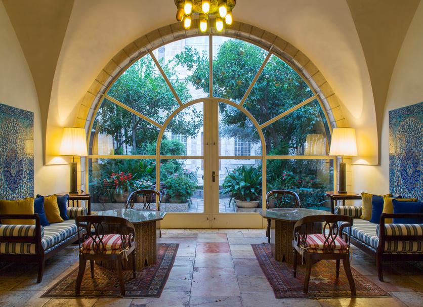 Hotel entrance Photo