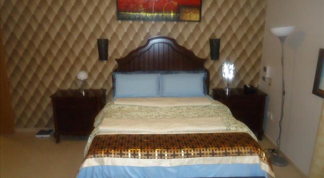 EMMANUEL ISHOLA - Lagos - Bedroom