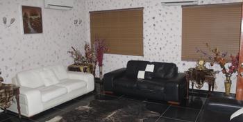 EMMANUEL ISHOLA - Lagos - Lobby