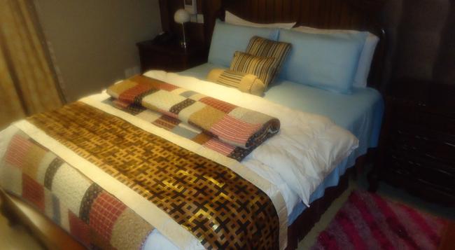 EMMANUEL ISHOLA - Lagos - Bedroom