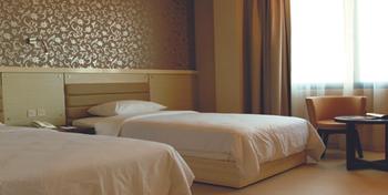 T-More Hotel & Lounge - Kupang - Bedroom