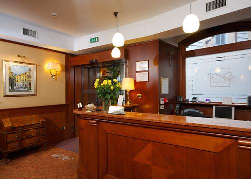 Hotel Portoghesi - Rome - Front desk